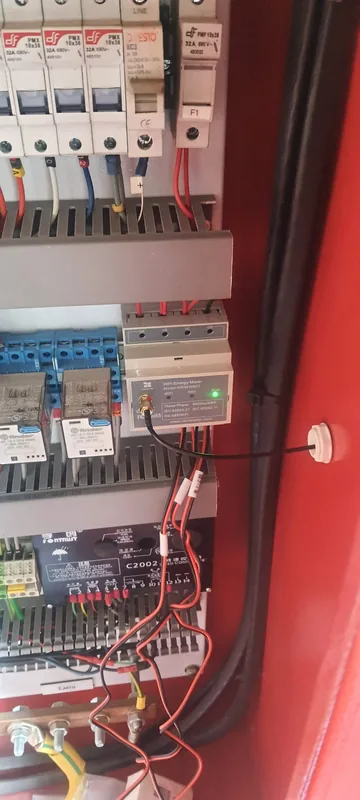 Power quality analyzer monitoring