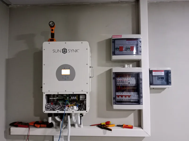 Solar inverter backup system